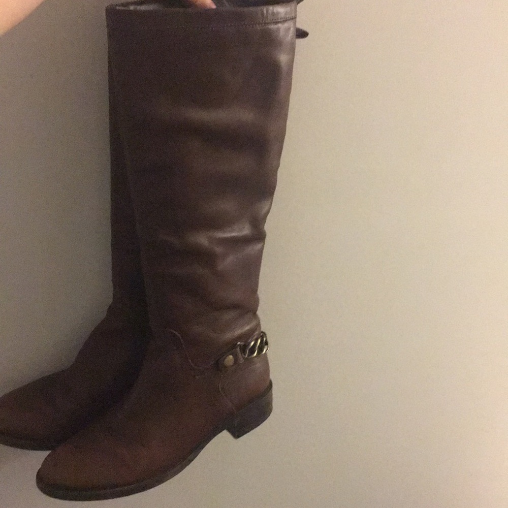 Brown riding boots w chain detail on heel